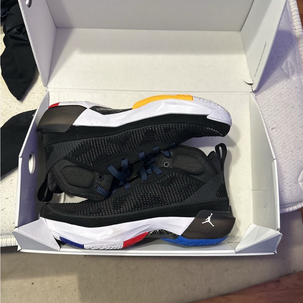 Jordan Air 37 basketball shoes brand new never  7Y